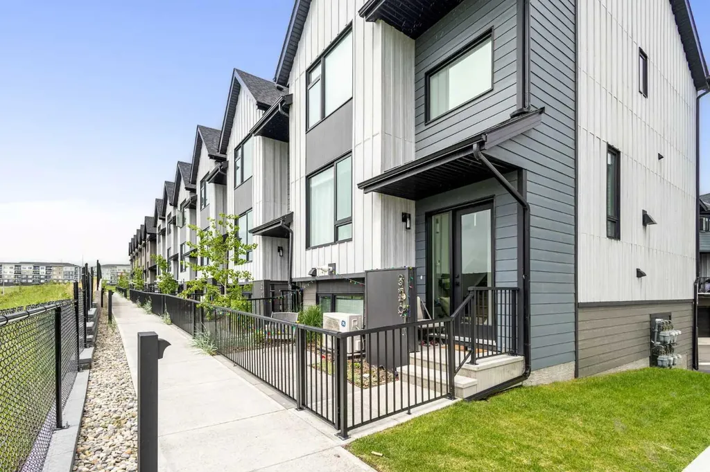 85 Sage Hill Heights NW Calgary AB T3R 2E5