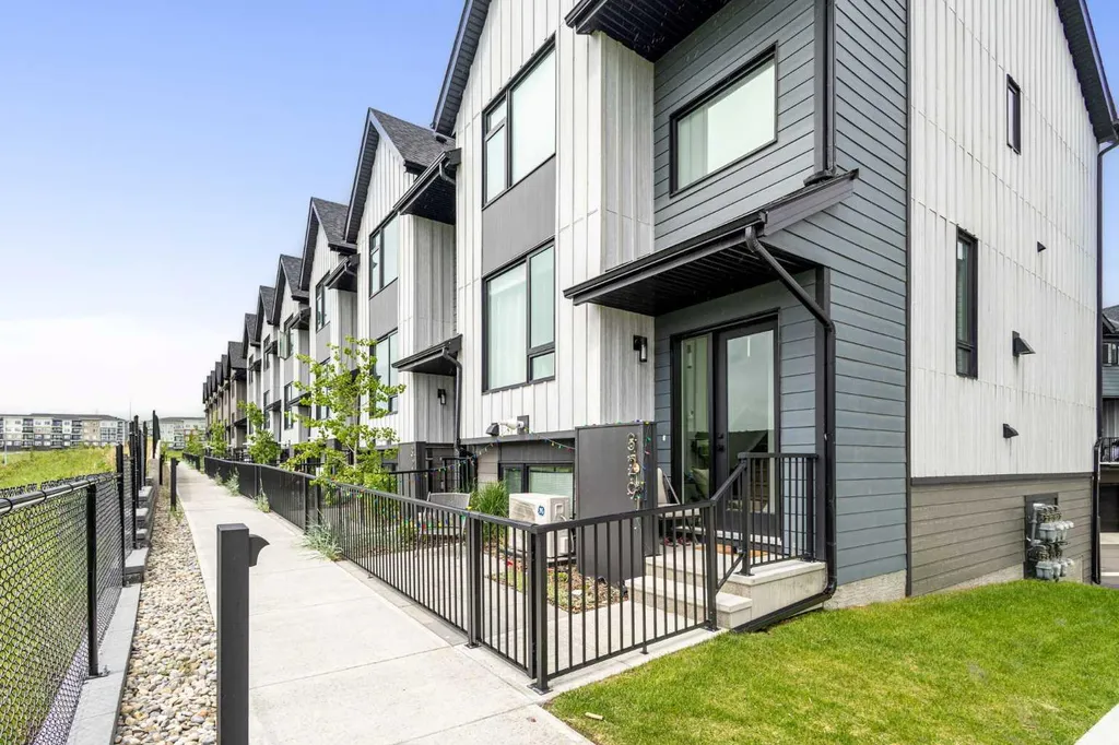 85 Sage Hill Heights NW Calgary AB T3R 2E5