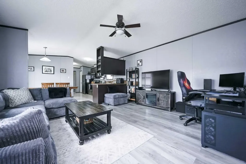 8813 88c Street Grande Prairie AB T8X 0G2