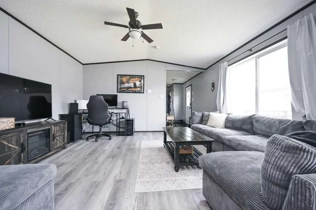 8813 88c Street Grande Prairie AB T8X 0G2