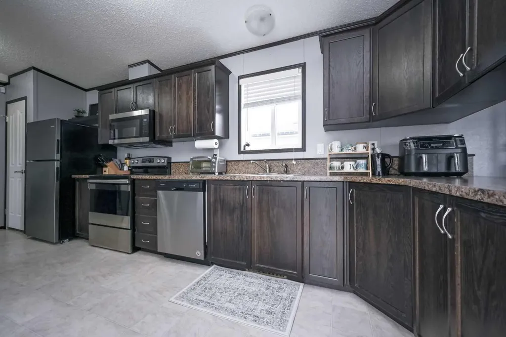 8813 88c Street Grande Prairie AB T8X 0G2