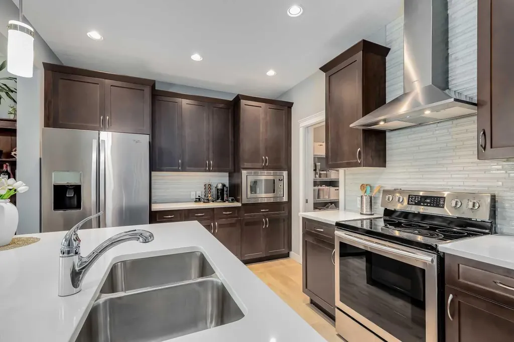 100 Nolancrest Circle NW Calgary AB T3R 0T7