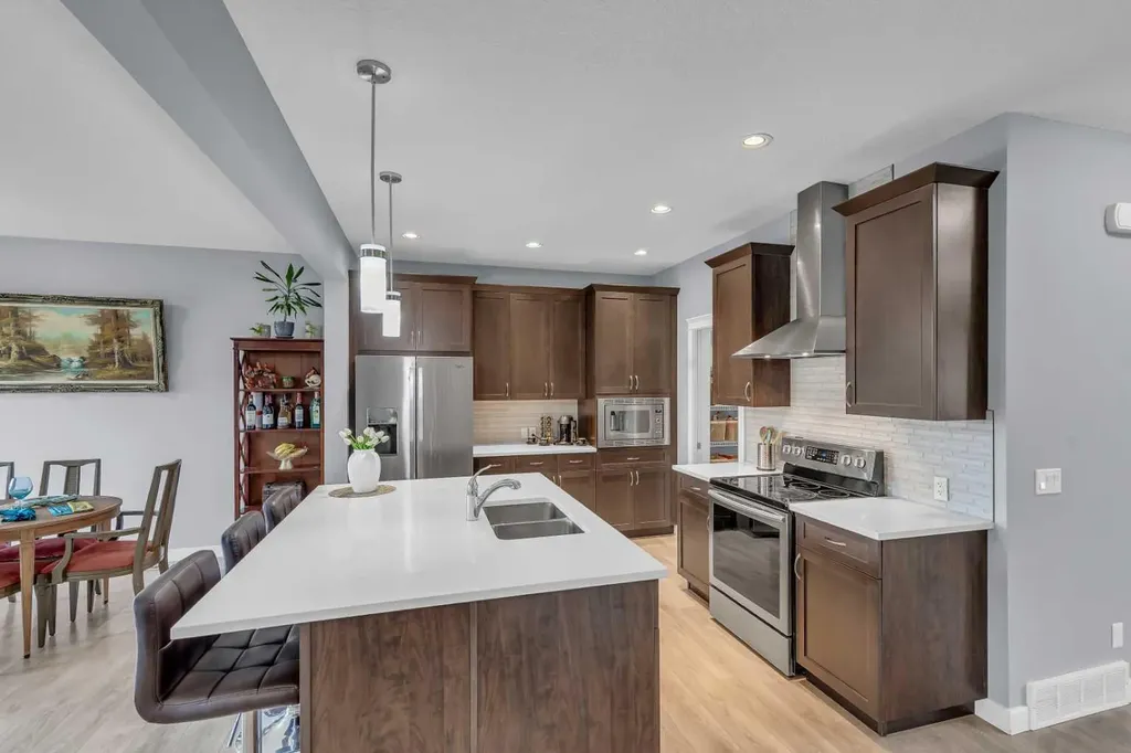 100 Nolancrest Circle NW Calgary AB T3R 0T7
