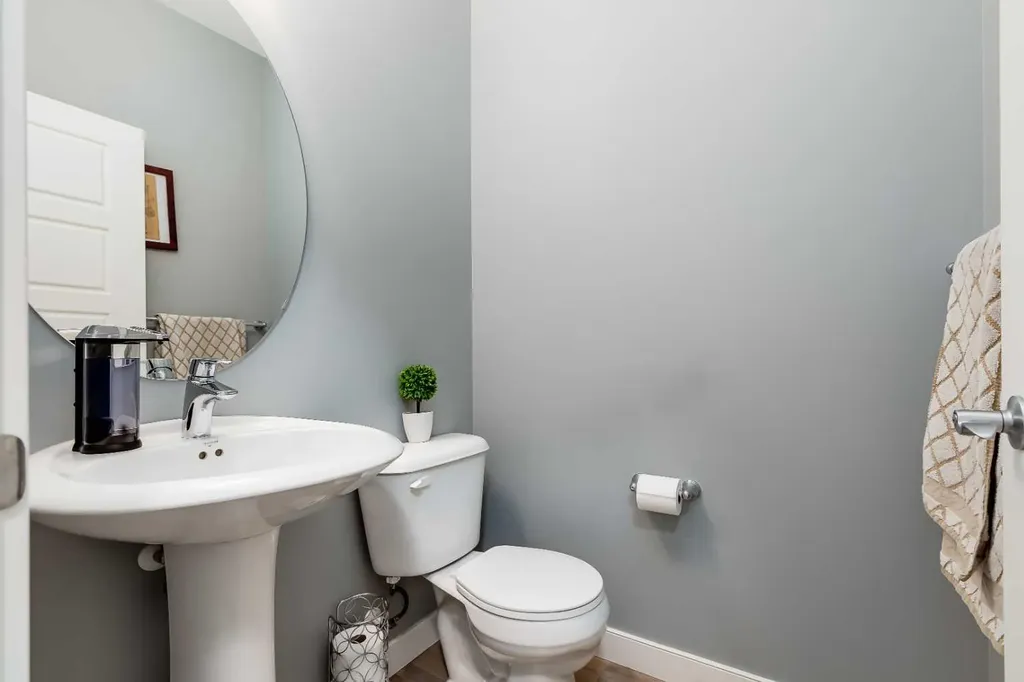 100 Nolancrest Circle NW Calgary AB T3R 0T7