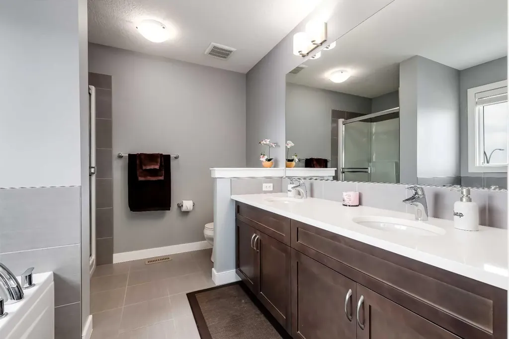 100 Nolancrest Circle NW Calgary AB T3R 0T7