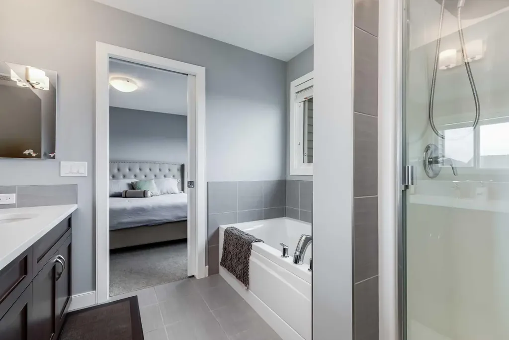 100 Nolancrest Circle NW Calgary AB T3R 0T7