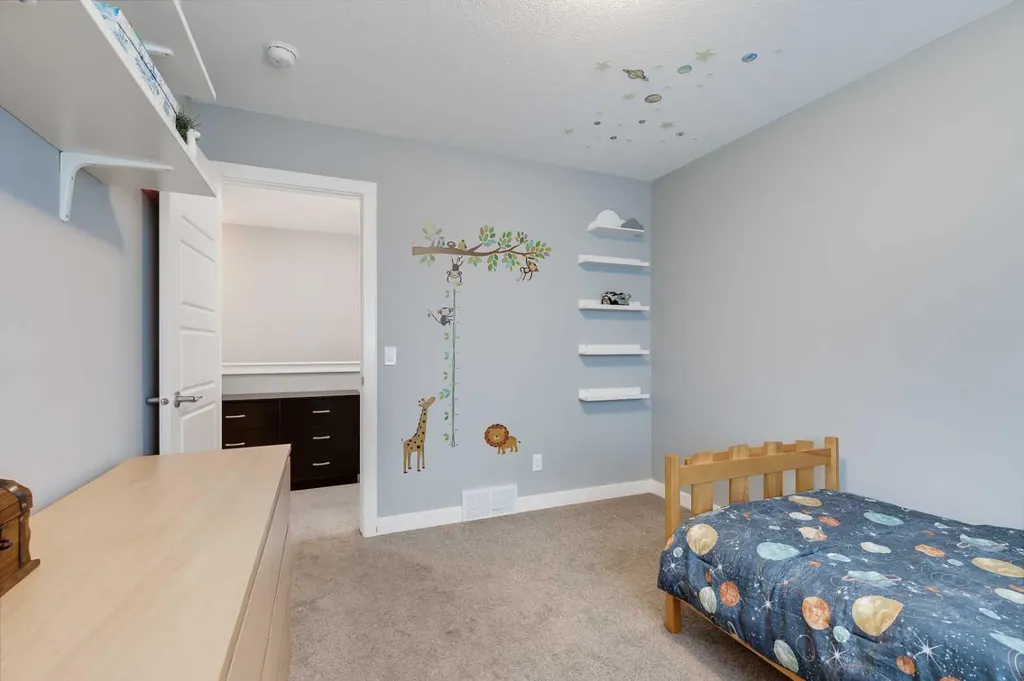 100 Nolancrest Circle NW Calgary AB T3R 0T7