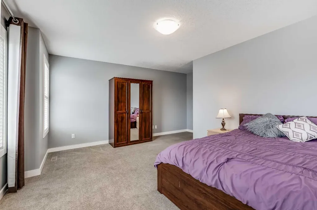 100 Nolancrest Circle NW Calgary AB T3R 0T7