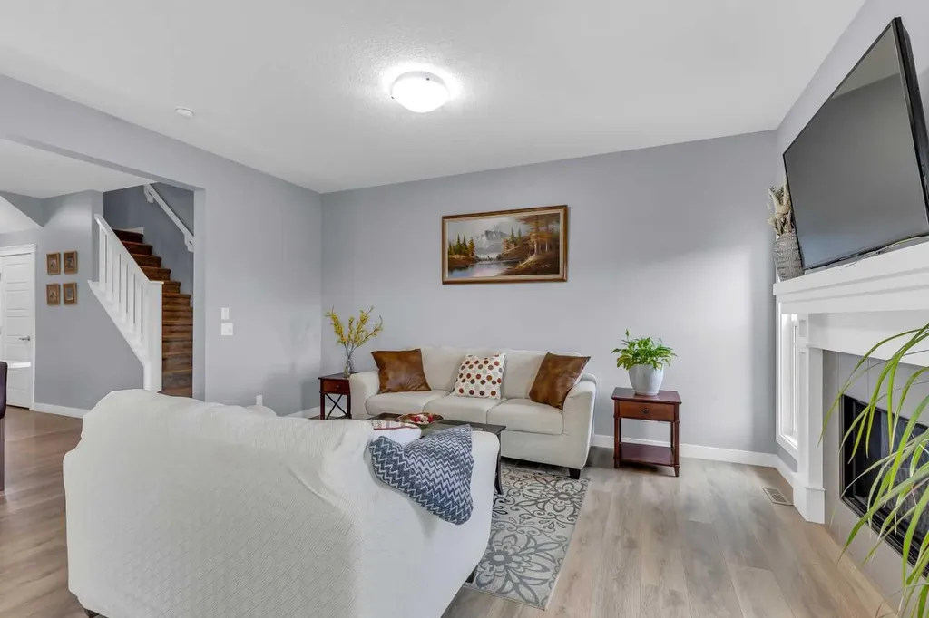 100 Nolancrest Circle NW Calgary AB T3R 0T7