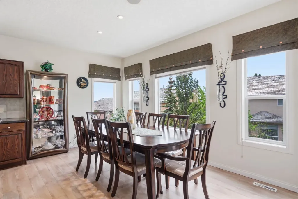21 Royal Ridge Hill NW Calgary AB T3G4T9