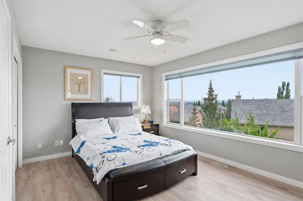21 Royal Ridge Hill NW Calgary AB T3G4T9