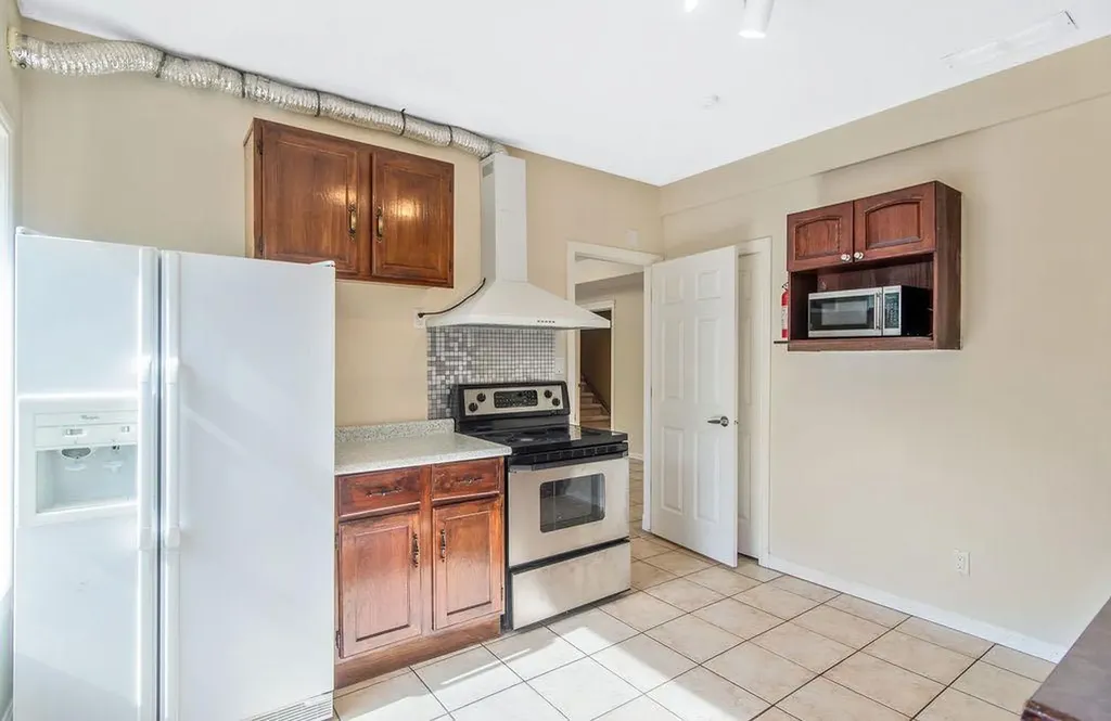 21 Royal Ridge Hill NW Calgary AB T3G4T9