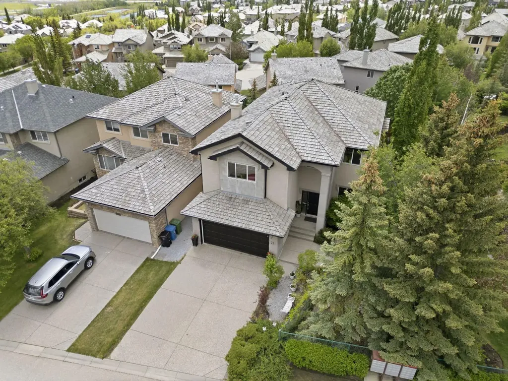 21 Royal Ridge Hill NW Calgary AB T3G4T9