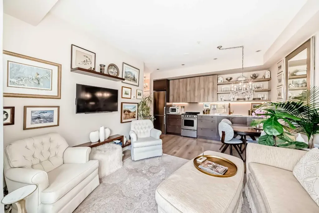 383 Smith Street NW Calgary AB T3B 6J9
