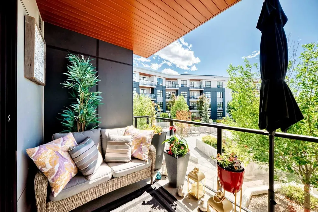 383 Smith Street NW Calgary AB T3B 6J9