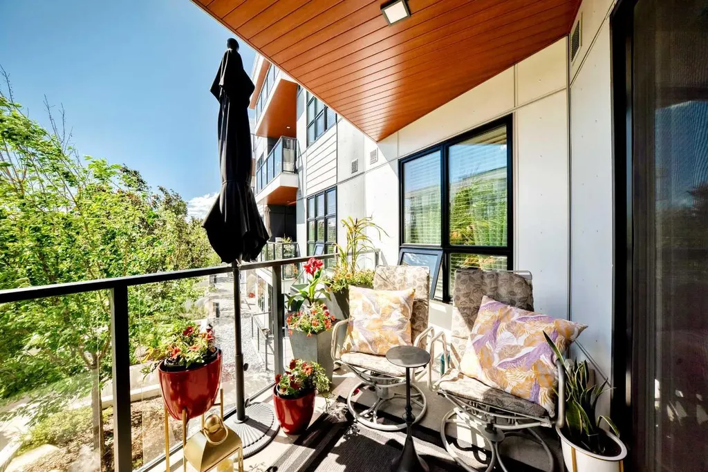383 Smith Street NW Calgary AB T3B 6J9
