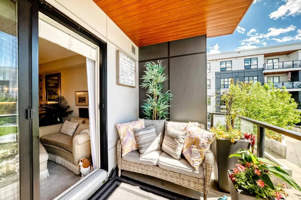 383 Smith Street NW Calgary AB T3B 6J9