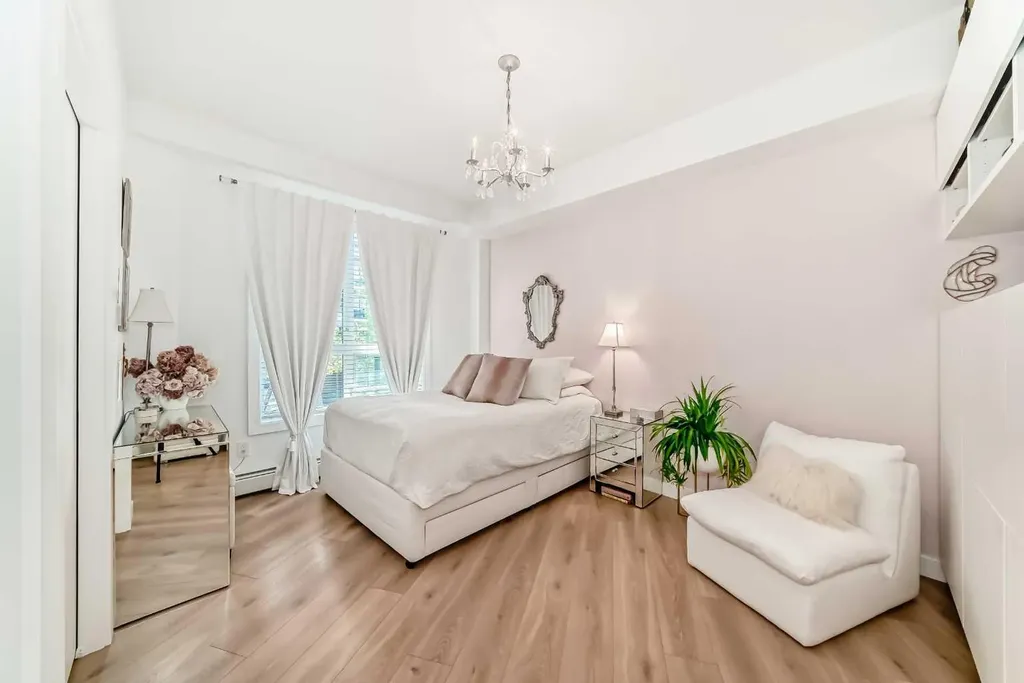 383 Smith Street NW Calgary AB T3B 6J9