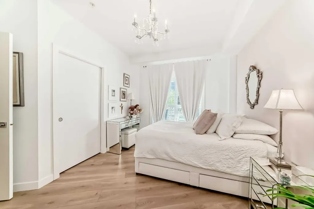 383 Smith Street NW Calgary AB T3B 6J9