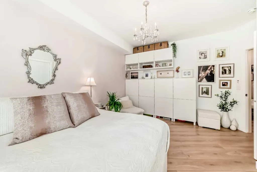 383 Smith Street NW Calgary AB T3B 6J9