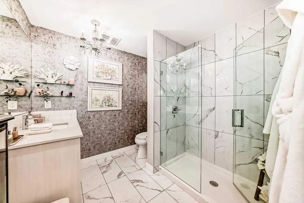 383 Smith Street NW Calgary AB T3B 6J9