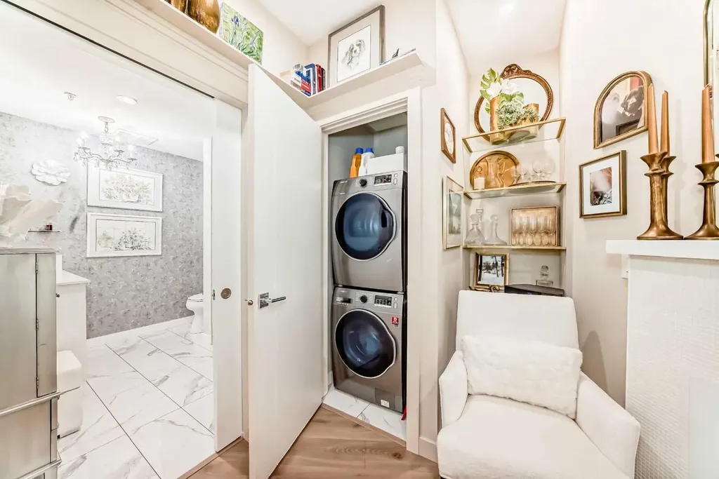 383 Smith Street NW Calgary AB T3B 6J9