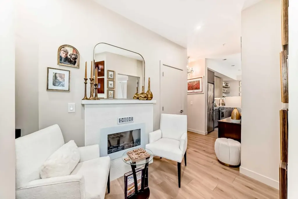 383 Smith Street NW Calgary AB T3B 6J9