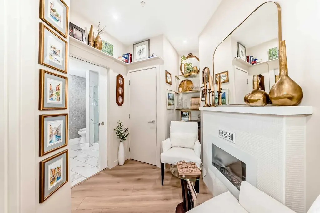 383 Smith Street NW Calgary AB T3B 6J9