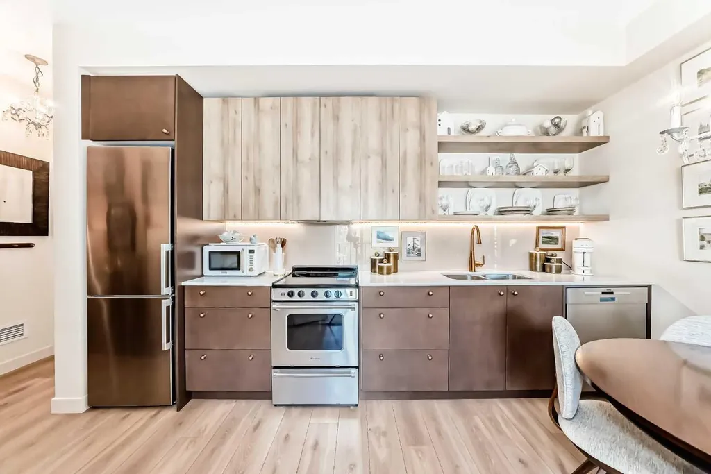 383 Smith Street NW Calgary AB T3B 6J9