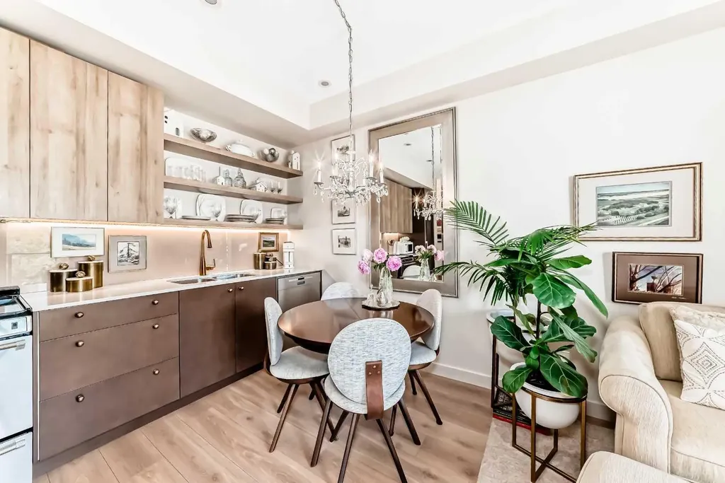 383 Smith Street NW Calgary AB T3B 6J9
