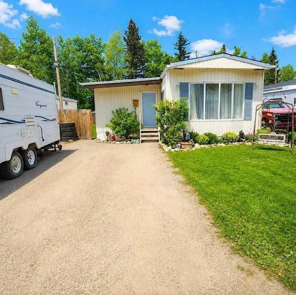 726 Carmichael Lane Hinton AB T7V1T1