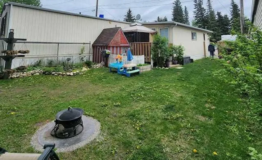 726 Carmichael Lane Hinton AB T7V1T1