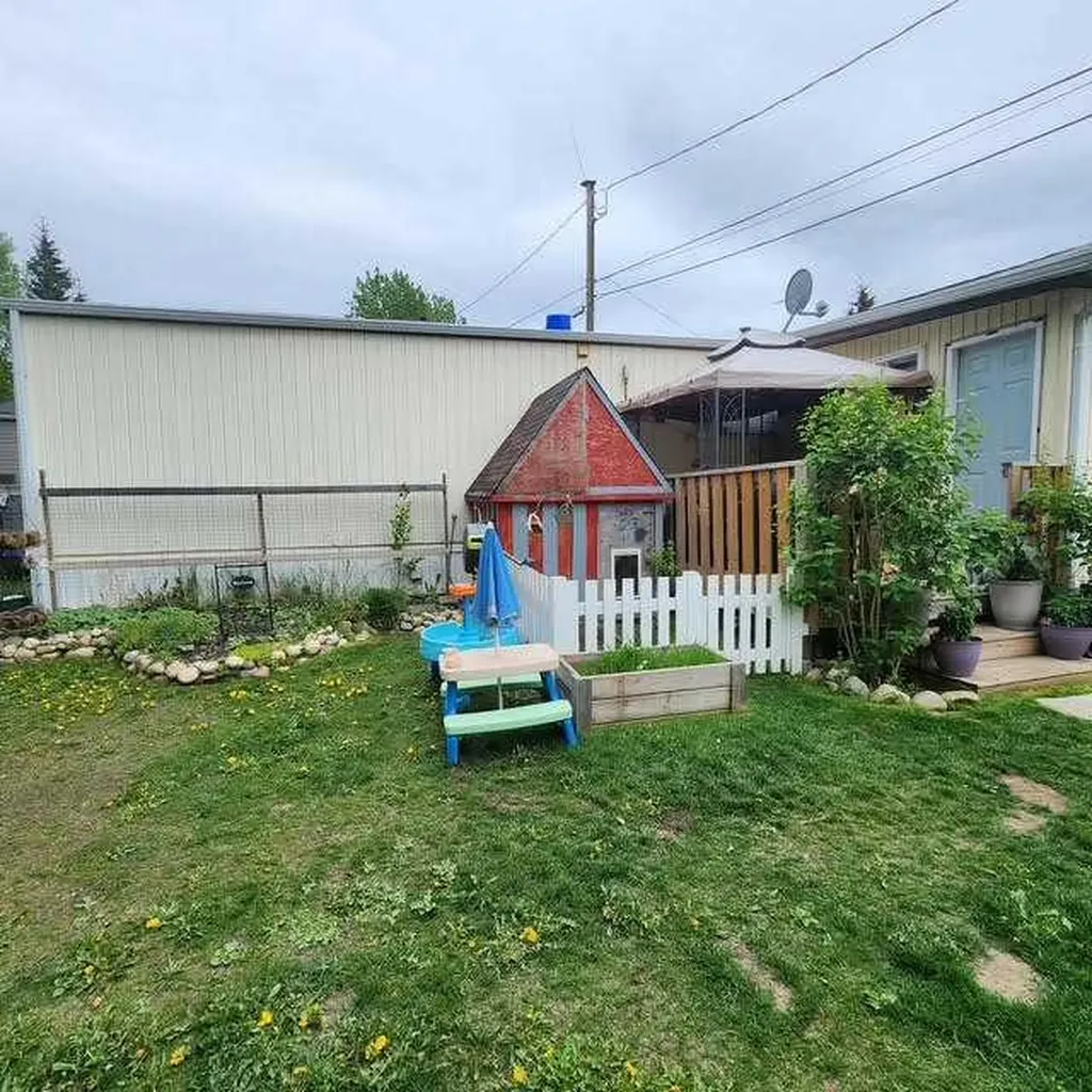 726 Carmichael Lane Hinton AB T7V1T1