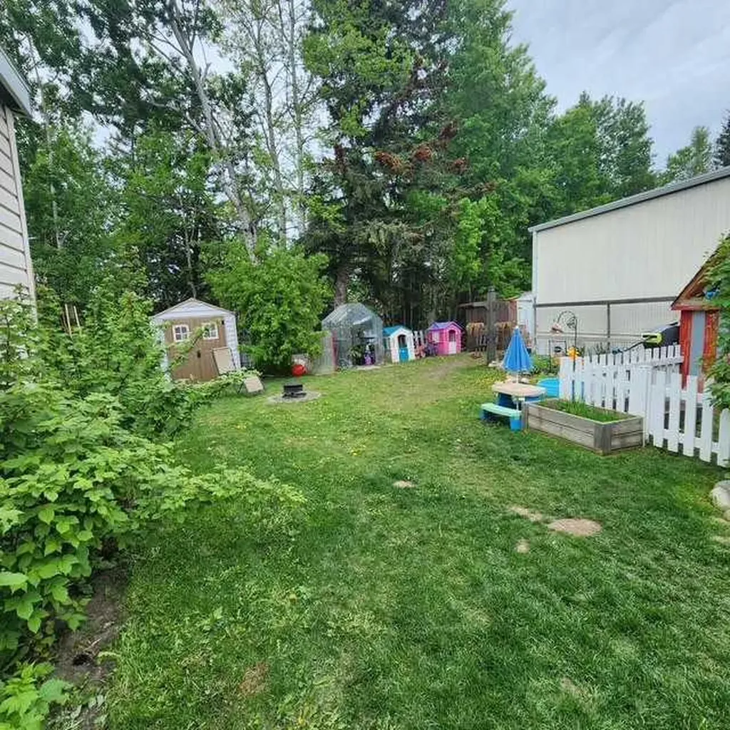726 Carmichael Lane Hinton AB T7V1T1