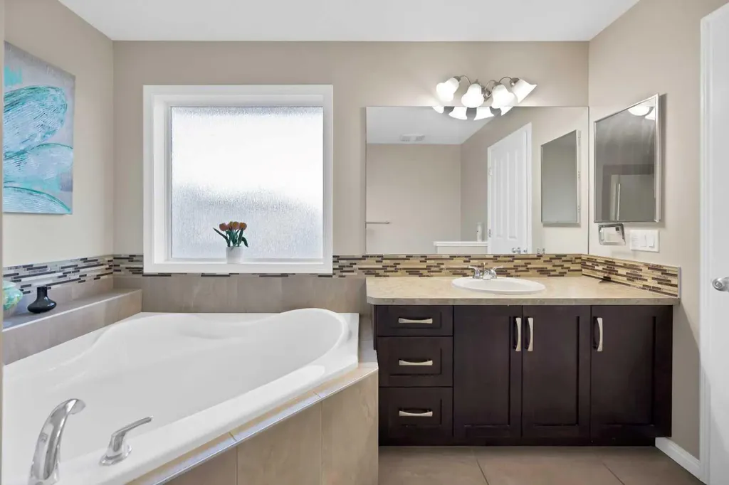 44 Skyview Shores Link NE Calgary AB T3N0J1