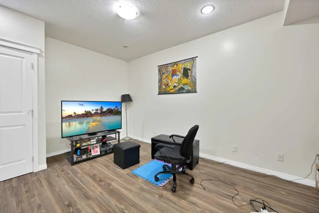 44 Skyview Shores Link NE Calgary AB T3N0J1