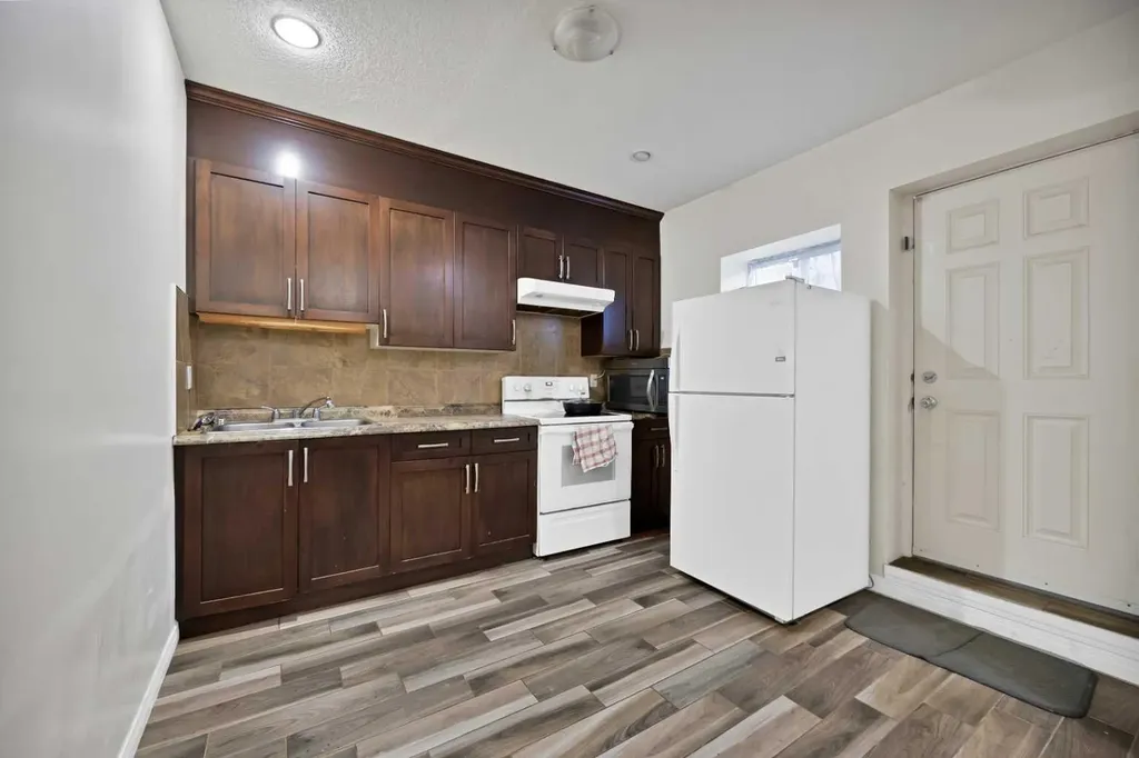 44 Skyview Shores Link NE Calgary AB T3N0J1