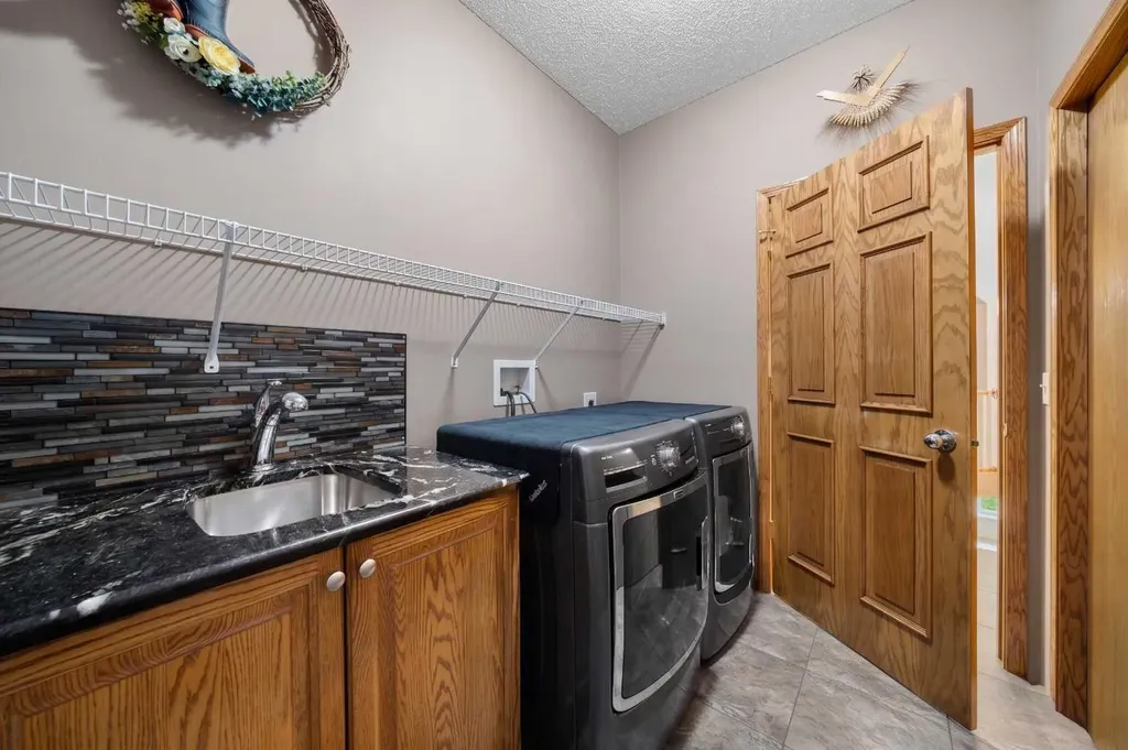 138 Gleneagles View Cochrane AB T4C 1W1