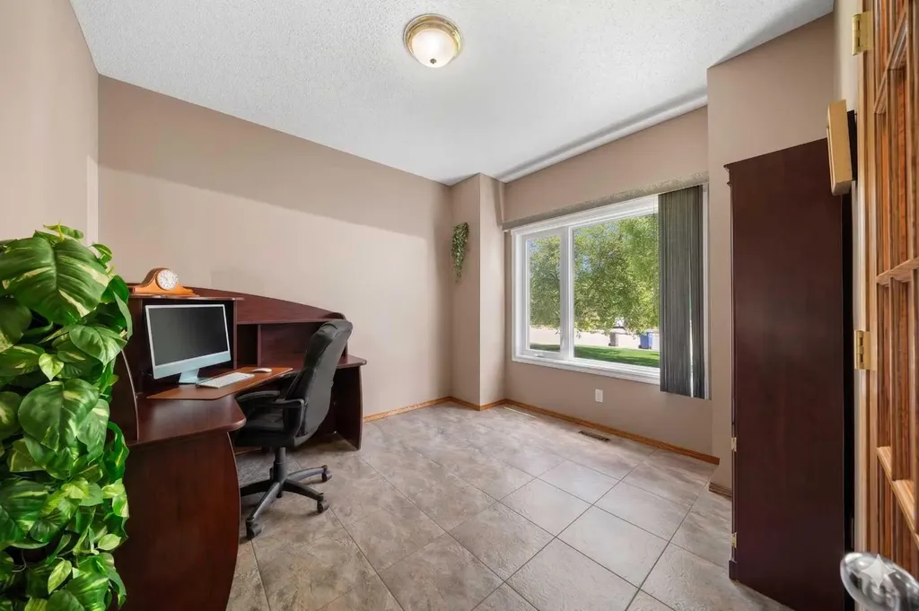 138 Gleneagles View Cochrane AB T4C 1W1