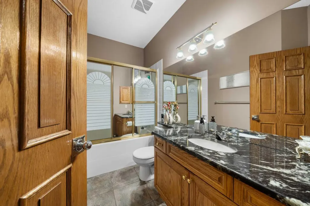 138 Gleneagles View Cochrane AB T4C 1W1