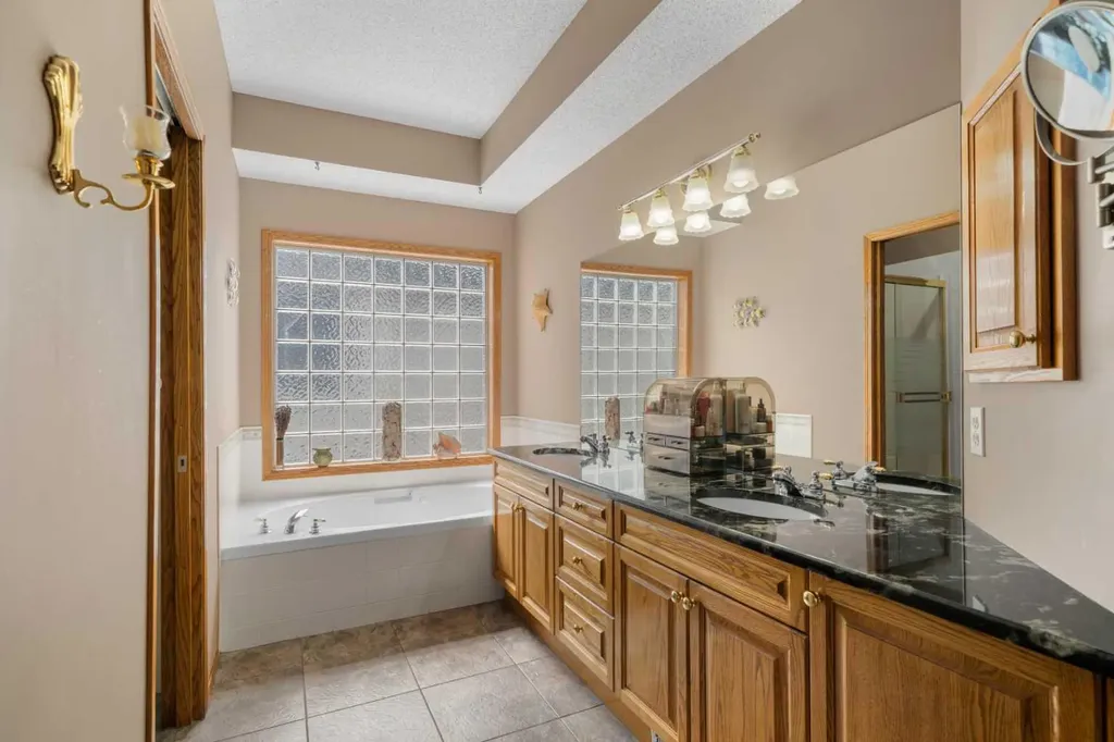 138 Gleneagles View Cochrane AB T4C 1W1