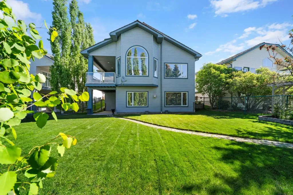 138 Gleneagles View Cochrane AB T4C 1W1