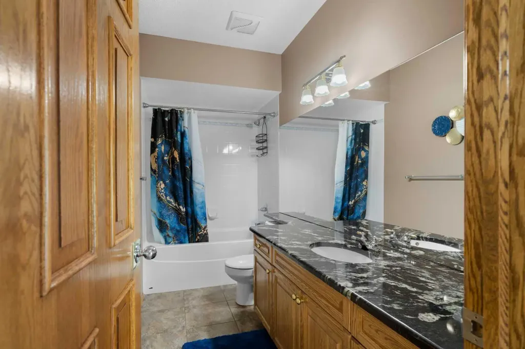 138 Gleneagles View Cochrane AB T4C 1W1