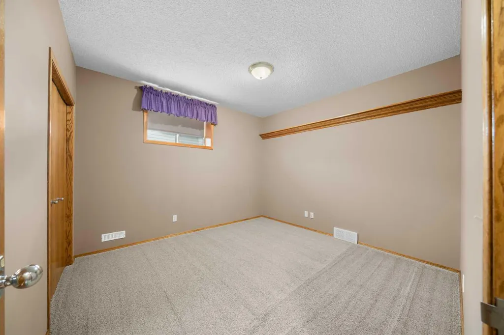 138 Gleneagles View Cochrane AB T4C 1W1