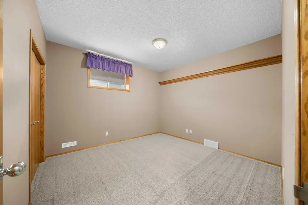 138 Gleneagles View Cochrane AB T4C 1W1