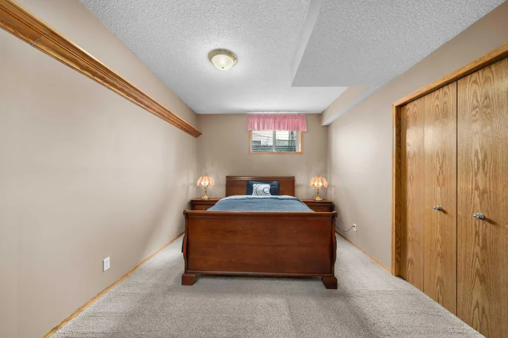 138 Gleneagles View Cochrane AB T4C 1W1