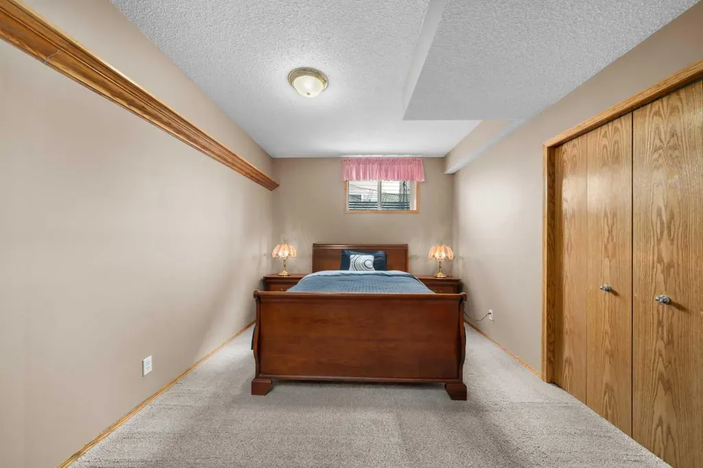 138 Gleneagles View Cochrane AB T4C 1W1