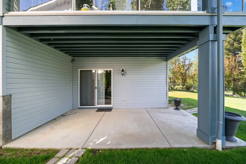 138 Gleneagles View Cochrane AB T4C 1W1
