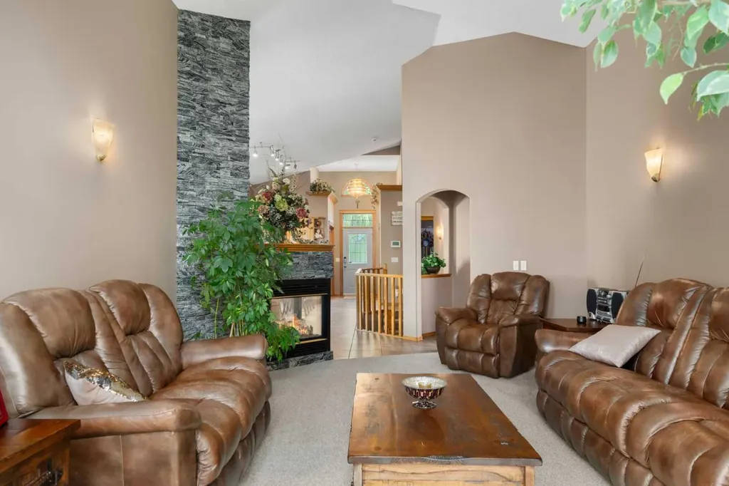138 Gleneagles View Cochrane AB T4C 1W1