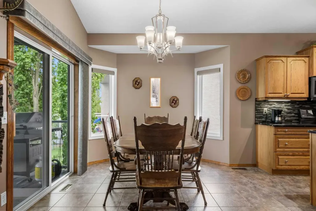 138 Gleneagles View Cochrane AB T4C 1W1